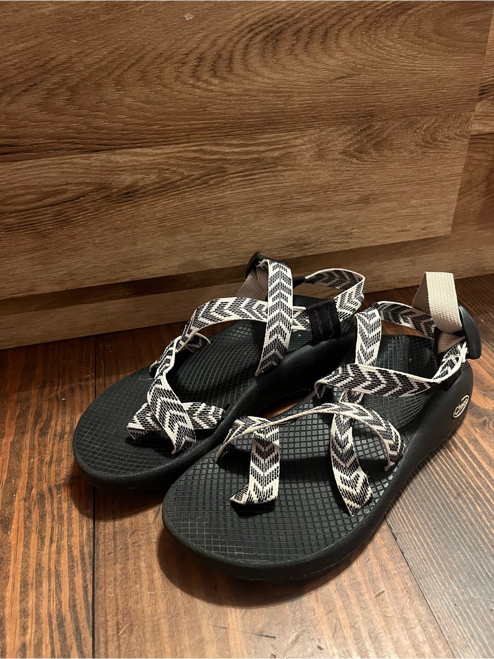 Chaco rare Z2 Black Sandals with Black & White Chevron Straps - Picture 3 of 3